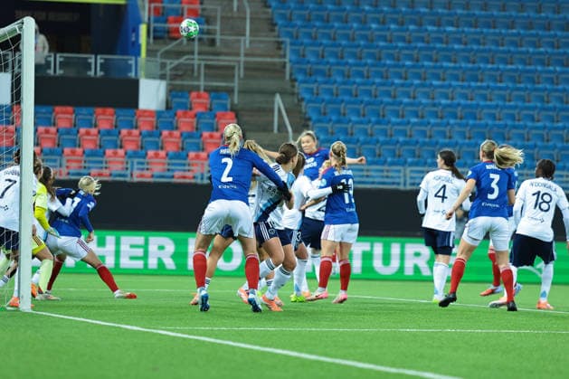 Football, Women s Champions League 2025 2026 Valerenga Paris FC Oslo 20251210 The Women s Champions League football match between Valerenga and Paris FC at Intility Arena Photo Thomas Andersen NTB Oslo Norway EDITORIAL USE ONLY RESTRICTED USE FOR BETTING COMPANIES  Copyright: xThomasxAndersenx xNTBx