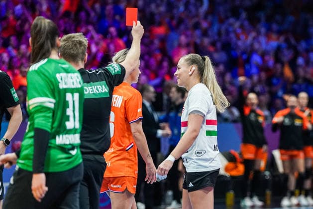 2025-12-10 Netherlands v Hungary - IHF World Women s Handball Championship ROTTERDAM, NETHERLANDS - DECEMBER 10: Red card for Katrin Klujber of Hungary during the IHF World Women s Handball Championship match between Netherlands and Hungary at Ahoy on December 10, 2025 in Rotterdam, Netherlands. Rotterdam Ahoy Netherlands Content not available for redistribution in The Netherlands directly or indirectly through any third parties. Copyright: xHenkxSeppenx