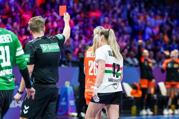 2025-12-10 Netherlands v Hungary - IHF World Women s Handball Championship ROTTERDAM, NETHERLANDS - DECEMBER 10: Red card for Katrin Klujber of Hungary during the IHF World Women s Handball Championship match between Netherlands and Hungary at Ahoy on December 10, 2025 in Rotterdam, Netherlands. Rotterdam Ahoy Netherlands Content not available for redistribution in The Netherlands directly or indirectly through any third parties. Copyright: xHenkxSeppenx