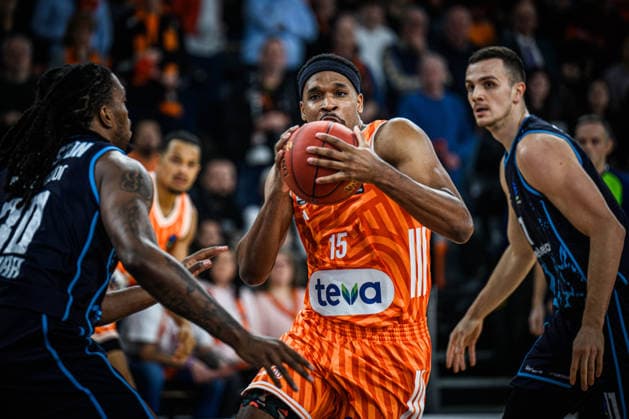 Kris Bankston Turk Telekom Ankara and Justin Simon ratiopharm ulm battle for the ball during the Basketball Eurocup match between ratiopharm ulm and Turk Telekom Ankara at ratiopharm Arena on December 10, 2025 in Neu Ulm, Germany Photo by Harry Langer DeFodi Images