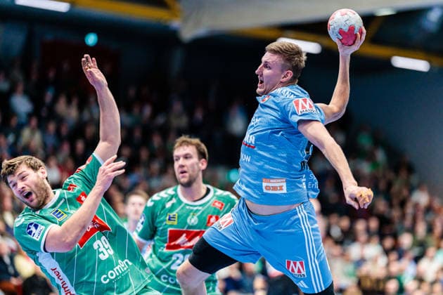 v l Malte Donker GWD Minden, 39 , Sander Andreassen Overjordet HC Erlangen, 08 GER, GWD Minden vs HC Erlangen, Handball, 1 Bundesliga, Matchday 16, Season 2025 2026, 10 12 2025 GER, GWD Minden vs HC Erlangen, Handball, 1 Bundesliga, Matchday 16, Season 2025 2026, 10 12 2025 Luebbecke Copyright: xEibner-Pressefoto JanxRollingerx EP_JSK