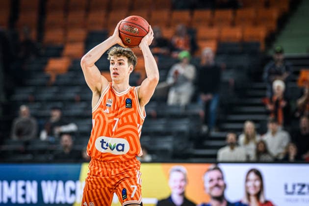Tobias Jensen ratiopharm ulm controls the Ball during the Basketball Eurocup match between ratiopharm ulm and Turk Telekom Ankara at ratiopharm Arena on December 10, 2025 in Neu Ulm, Germany Photo by Harry Langer DeFodi Images