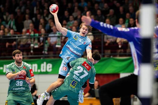 10 12 2025 Handball, 2025 2026, 1 Bundesliga, 16 Matchday, GWD Minden HC Erlangen L R Malte Donker Minden , Andri Mar Runarsson Erlangen , Max Staar Minden , Malte Semisch Minden
