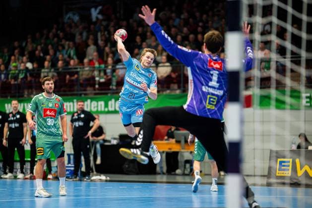 10 12 2025 Handball, 2025 2026, 1 Bundesliga, 16 Matchday, GWD Minden HC Erlangen L R Christopher Bissel Erlangen , Malte Semisch Minden