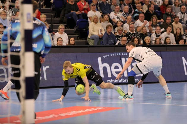 Photo Torben MATZGEN Stuttgart against Elias Ellefsen a Skipagotu Kiel , right Handball Men 1 Bundesliga on Wed 10 12 2025 THW Kiel TVB Stuttgart