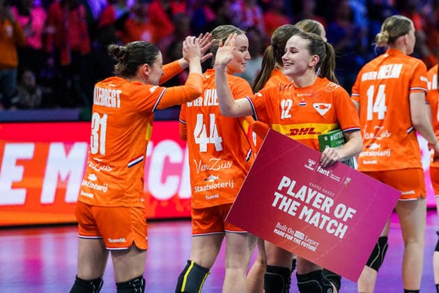 2025-12-10 Netherlands v Hungary - IHF World Women s Handball Championship ROTTERDAM, NETHERLANDS - DECEMBER 10: Kelly Vollebregt of the Netherlands, Bo van Wetering of the Netherlands during the IHF World Women s Handball Championship match between Netherlands and Hungary at Ahoy on December 10, 2025 in Rotterdam, Netherlands. Rotterdam Ahoy Netherlands Content not available for redistribution in The Netherlands directly or indirectly through any third parties. Copyright: xHenkxSeppenx