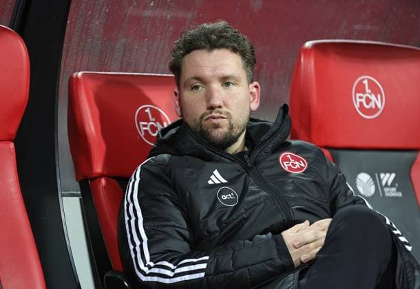 10 12 2025 Soccer Season 2025 2026 1 Womens Soccer Bundesliga 11 Matchday 1 FC Nuremberg FCN Club SG Eintracht Frankfurt SGE Sportfoto Zink DaMa xdaxmax Thomas Oostendorp Coach 1 FC Nuremberg FCN pensive