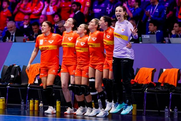 goalkeeper Rinka Duijndam of the Netherlands celebrates Netherlands v Hungary, Quarter finals - 27th IHF Women s Handball World Championship, WM, Weltmeisterschaft Netherlands v Hungary, Ahoy, December 10, 2025, Rotterdam, Netherlands.