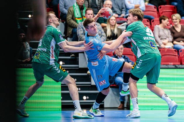 v l Florian Kranzmann GWD Minden, 05 , Viggo Kristjansson HC Erlangen, 73 , Morten Hempel Jensen GWD Minden, 09 GER, GWD Minden vs HC Erlangen, Handball, 1 Bundesliga, Matchday 16, Season 2025 2026, 10 12 2025 GER, GWD Minden vs HC Erlangen, Handball, 1 Bundesliga, Matchday 16, Season 2025 2026, 10 12 2025 Luebbecke Copyright: xEibner-Pressefoto JanxRollingerx EP_JSK