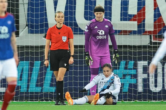 Football, Women s Champions League 2025 2026 Valerenga Paris FC Oslo 20251210 Paris FC s Daphne Corboz and Valerenga s goalkeeper Tove Evelina Enblom during the Women s Champions League football match between Valerenga and Paris FC at Intility Arena Photo Thomas Andersen NTB Oslo Norway EDITORIAL USE ONLY RESTRICTED USE FOR BETTING COMPANIES  Copyright: xThomasxAndersenx xNTBx