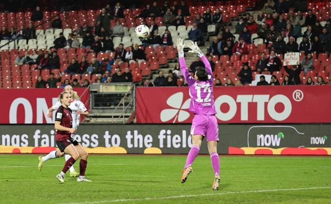 10 12 2025 Soccer Season 2025 2026 1 Womens Soccer Bundesliga 11 Matchday 1 FC Nuremberg FCN Club SG Eintracht Frankfurt SGE Sportfoto Zink DaMa xdaxmax Goal Goal Shot for 1 0 Goalscorer Nastassja Lein 24, 1 FC Nuremberg FCN vs Lina Altenburg 12, Eintracht Frankfurt