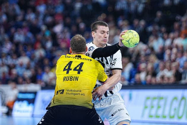 Lenny Rubin TVB Stuttgart, 44 , Elias Ellefsen a Skipagotu THW Kiel, 71 GER, THW Kiel vs TVB Stuttgart, Handball, 1 Bundesliga, Matchday 16, Season 2025 2026, 10 12 2025 GER, THW Kiel vs TVB Stuttgart, Handball, 1 Bundesliga, Matchday 16, Season 2025 2026, 10 12 2025 Kiel Copyright: xEibner-Pressefoto MarcelxvonxFehrnx EP_MFN