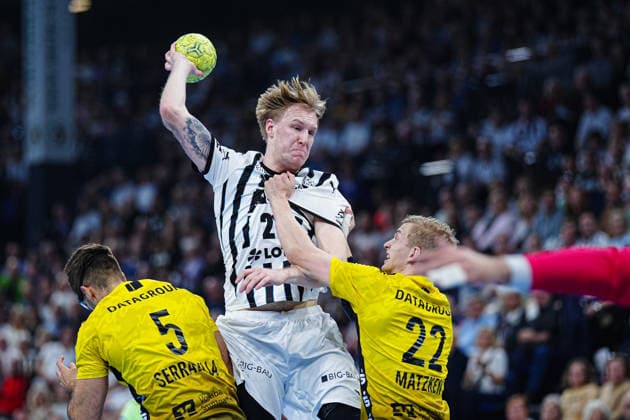 Throw Goal Eric Johansson THW Kiel, 21 GER, THW Kiel vs TVB Stuttgart, Handball, 1 Bundesliga, Matchday 16, Season 2025 2026, 10 12 2025 GER, THW Kiel vs TVB Stuttgart, Handball, 1 Bundesliga, Matchday 16, Season 2025 2026, 10 12 2025 Kiel Copyright: xEibner-Pressefoto MarcelxvonxFehrnx EP_MFN