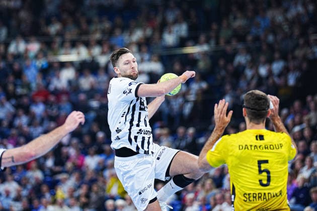 Throw Goal Harald Reinkind THW Kiel, 06 GER, THW Kiel vs TVB Stuttgart, Handball, 1 Bundesliga, Matchday 16, Season 2025 2026, 10 12 2025 GER, THW Kiel vs TVB Stuttgart, Handball, 1 Bundesliga, Matchday 16, Season 2025 2026, 10 12 2025 Kiel Copyright: xEibner-Pressefoto MarcelxvonxFehrnx EP_MFN