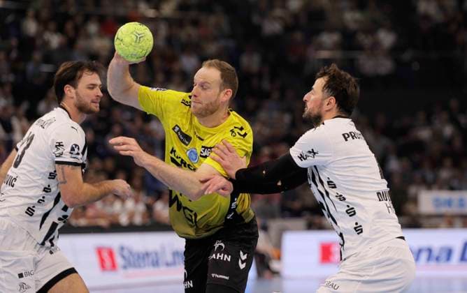 Photo Goal throw from Lenny RUBIN Stuttgart against Domagoj Duvnjak Kiel and left Veron Nacinovic Kiel Handball Men 1 Bundesliga on Wed 10 12 2025 THW Kiel TVB Stuttgart