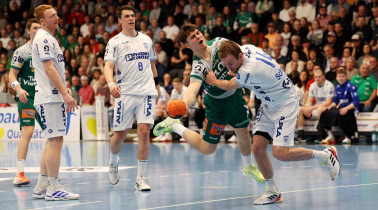 BAU 10 12 2025 Göppingen Handball Frisch Auf Göppingen vs TBV Lemgo Lippe, f l Nicolai Theilinger Lemgo , Frederik Simak Lemgo , Elias Newel Göppingen , Bobby Schagen Lemgo