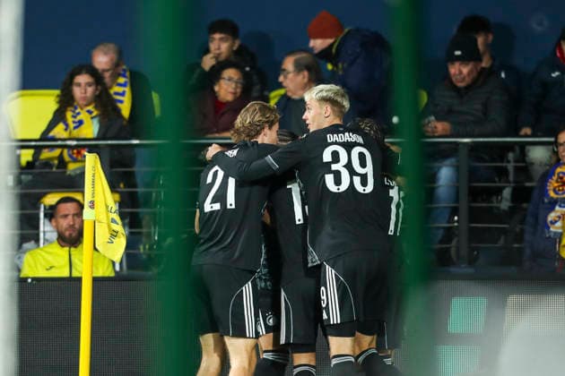 December 10, 2025, Villarreal, Castellon, SPAIN: Mohamed Elyounoussi of FC Copenhague celebrates a goal with teammates during the UEFA Europa League, football match played between Villarreal CF and FC Copenhanaguen at the Ceramica Stadium on December 10, 2025, in Valencia, Spain. Villarreal SPAIN - ZUMAa181 20251210_zaa_a181_020 Copyright: xIvanxTerronx
