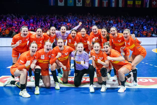 2025-12-10 Netherlands v Hungary - IHF World Women s Handball Championship ROTTERDAM, NETHERLANDS - DECEMBER 10: Team Netherlands during the IHF World Women s Handball Championship match between Netherlands and Hungary at Ahoy on December 10, 2025 in Rotterdam, Netherlands. Rotterdam Ahoy Netherlands Content not available for redistribution in The Netherlands directly or indirectly through any third parties. Copyright: xHenkxSeppenx