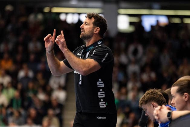 Florian KEHRMANN TBV Lemgo Lippe, Coach gestures, gestures, gives instructions, Action GER, FRISCH AUF Goeppingen vs TBV Lemgo, Handball, Bundesliga, Matchday 16, Season 2025 2026, 10 12 2025, GER, FRISCH AUF Goeppingen vs TBV Lemgo, Handball, Bundesliga, Matchday 16, Season 2025 2026, 10 12 2025, Goeppingen Copyright: xEibnerxPressefoto OliverxSchmidtx EP_OST