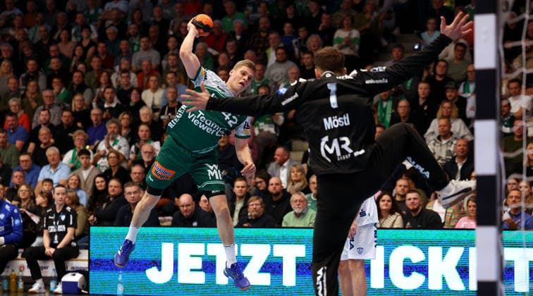 BAU 10 12 2025 Göppingen Handball Frisch Auf Göppingen vs TBV Lemgo Lippe, f l Martin Hanne Göppingen , Constantin Möstl Lemgo