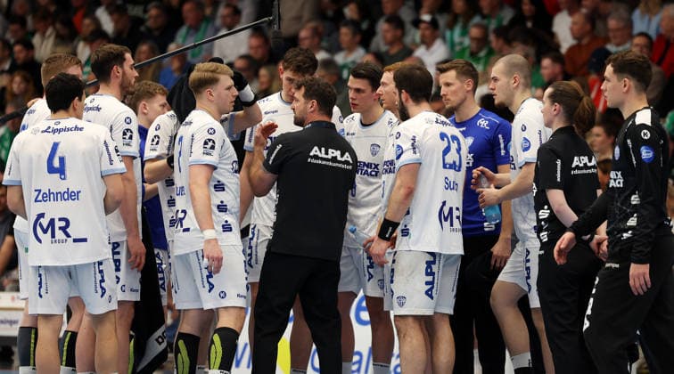 BAU 10 12 2025 Göppingen Handball Frisch Auf Göppingen vs TBV Lemgo Lippe, coach Florian Kehrmann Lemgo, center