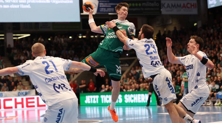 BAU 10 12 2025 Göppingen Handball Frisch Auf Göppingen vs TBV Lemgo Lippe, Oskar Sunnefeldt Göppingen, on the ball