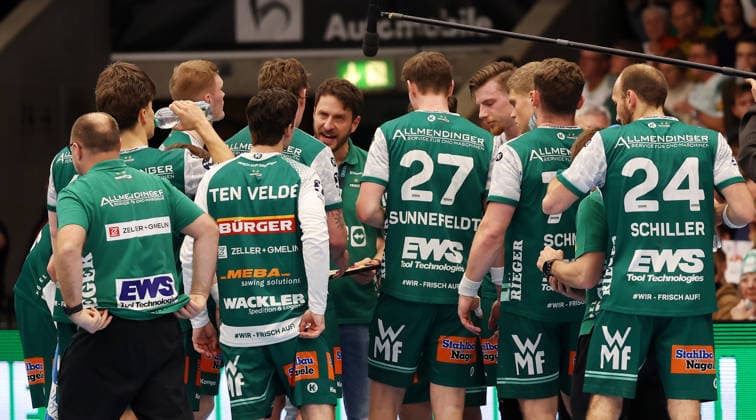 BAU 10 12 2025 Göppingen Handball Frisch Auf Göppingen vs TBV Lemgo Lippe, coach Benjamin Matschke Göppingen, center