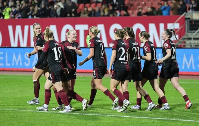 10 12 2025 Soccer Season 2025 2026 1 Womens Soccer Bundesliga 11 Matchday 1 FC Nuremberg FCN Club SG Eintracht Frankfurt SGE Sportfoto Zink DaMa xdaxmax Jubel Freude Torjubel nach Tor zum 2 0 Beatrix Fördös Foerdoes 27, 1 FC Nuremberg FCN und Mannschaft Team jubiliert freue sich Torschütze Beatrix Fördös Foerdoes 27, 1 FC Nuremberg FCN