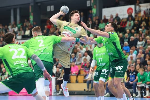 Goal throw by Leif Tissier Hannover Burgdorf HSG Wetzlar vs TSV Hannover Burgdorf, Handball, 1 Bundesliga, 10 12 2025 HSG Wetzlar vs TSV Hannover Burgdorf, Handball, 1 Bundesliga, 10 12 2025 Wetzlar Copyright: xEibner-Pressefotox EP_RWS