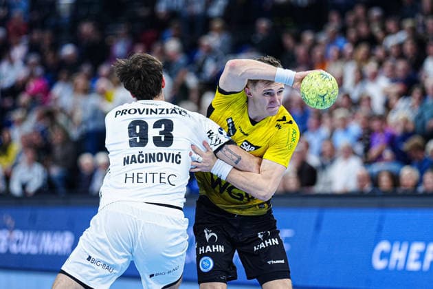 Veron Nacinovic THW Kiel, 93 , Simone Mengon TVB Stuttgart, 15 GER, THW Kiel vs TVB Stuttgart, Handball, 1 Bundesliga, Matchday 16, Season 2025 2026, 10 12 2025 GER, THW Kiel vs TVB Stuttgart, Handball, 1 Bundesliga, Matchday 16, Season 2025 2026, 10 12 2025 Kiel Copyright: xEibner-Pressefoto MarcelxvonxFehrnx EP_MFN