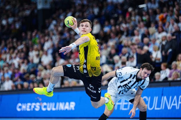 Throw Goal Simone Mengon TVB Stuttgart, 15 GER, THW Kiel vs TVB Stuttgart, Handball, 1 Bundesliga, Matchday 16, Season 2025 2026, 10 12 2025 GER, THW Kiel vs TVB Stuttgart, Handball, 1 Bundesliga, Matchday 16, Season 2025 2026, 10 12 2025 Kiel Copyright: xEibner-Pressefoto MarcelxvonxFehrnx EP_MFN