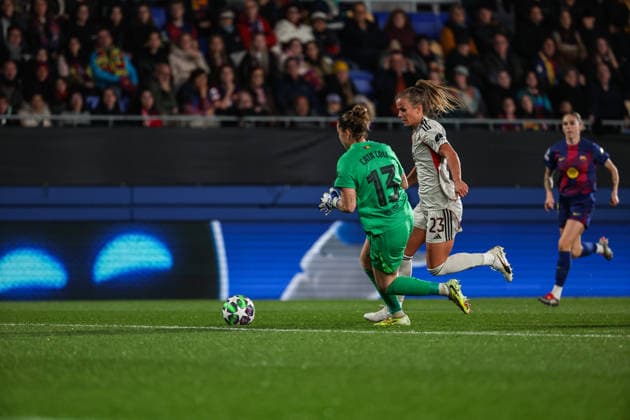 Anna Gasper ( SL Benfica Womens team ) in action during the match between FC Barcelona, Barca Womens team and SL Benfica Womens team, valid for Womens Champions League 2025 2026 at Estadi Johan Cruyff on 10 December 2025. Barcelona Estadi Johan Cruyff Barcelona Portugal Copyright: xIMAGOx xPRIMExSPORTSxIMAGESx xFILIPExOLIVEIRAx