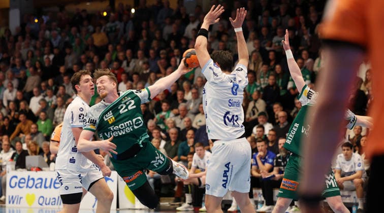BAU 10 12 2025 Göppingen Handball Frisch Auf Göppingen vs TBV Lemgo Lippe, Erik Persson Göppingen, on the ball