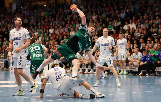 BAU 10 12 2025 Göppingen Handball Frisch Auf Göppingen vs TBV Lemgo Lippe, Ymir Örn Gislason Göppingen on the ball