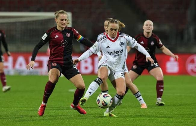 10 12 2025 Soccer Season 2025 2026 1 Womens Soccer Bundesliga 11 Matchday 1 FC Nürnberg FCN Club SG Eintracht Frankfurt SGE Sportfoto Zink DaMa xdaxmax Luisa Guttenberger 4, 1 FC Nürnberg FCN Lisanne Gräwe 8, Eintracht Frankfurt