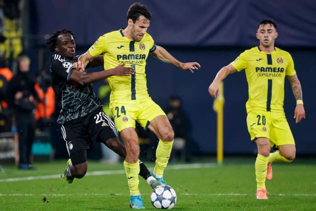 Villarreal CF v F.C. Copenhagen - UEFA Champions League 2025 26 League Phase MD6 Yoram Zague of F.C. Copenhagen and Villarreal s Alfonso Pedraza play during the UEFA Champions League match between Villarreal CF and F.C. Copenhagen at La Ceramica Stadium in Villarreal, Spain, on December 10, 2025. Villarreal Spain  Copyright: xJosexMiguelxFernandezx originalFilename:fernandezdevelascosanz-villarre251210_np34s.jpg