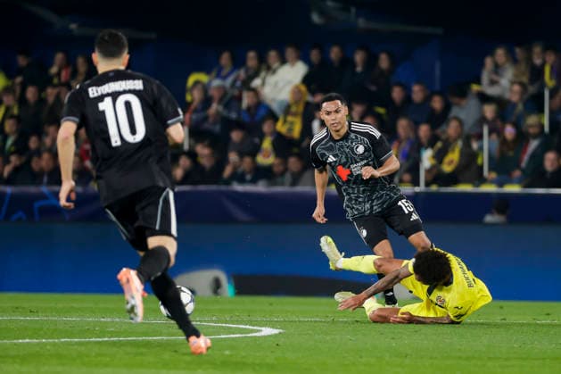 Villarreal CF v F.C. Copenhagen - UEFA Champions League 2025 26 League Phase MD6 Tajon Trevor Buchanan of Villarreal and Marcos Lopez of F.C. Copenhagen play during the UEFA Champions League match between Villarreal CF and F.C. Copenhagen at La Ceramica Stadium in Villarreal, Spain, on December 10, 2025. Villarreal Spain  Copyright: xJosexMiguelxFernandezx originalFilename:fernandezdevelascosanz-villarre251210_npJ4F.jpg