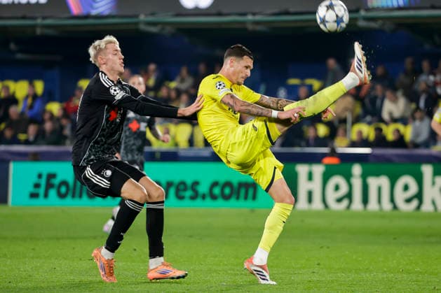 Villarreal CF v F.C. Copenhagen - UEFA Champions League 2025 26 League Phase MD6 Viktor Daoason of F.C. Copenhagen and Villarreal s Rafa Marin participate in a UEFA Champions League match between Villarreal CF and F.C. Copenhagen at La Ceramica Stadium in Villarreal, Spain, on December 10, 2025. Villarreal Spain  Copyright: xJosexMiguelxFernandezx originalFilename:fernandezdevelascosanz-villarre251210_npvW2.jpg