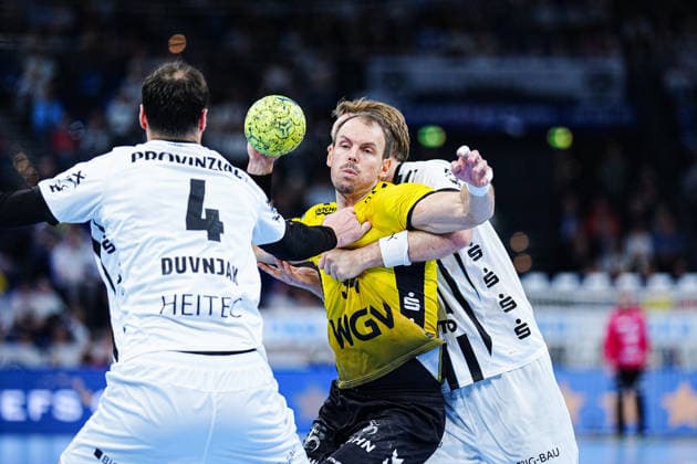 Domagoj Duvnjak THW Kiel, 04 , Kai Haefner TVB Stuttgart, 34 , Petter Oeverby THW Kiel, 11 GER, THW Kiel vs TVB Stuttgart, Handball, 1 Bundesliga, Matchday 16, Season 2025 2026, 10 12 2025 GER, THW Kiel vs TVB Stuttgart, Handball, 1 Bundesliga, Matchday 16, Season 2025 2026, 10 12 2025 Kiel Copyright: xEibner-Pressefoto MarcelxvonxFehrnx EP_MFN