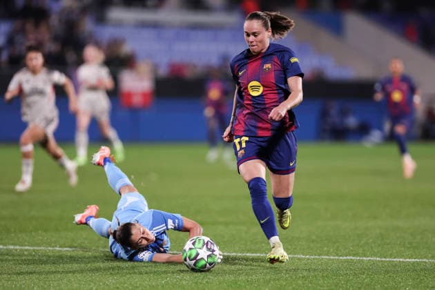 December 10, 2025, Sant Joan Despi, Barcelona, Spain: Ewa Barbara Pajor of FC Barcelona, Barca and Lena Pauels of Benfica in action during the UEFA WomenÃ¢â‚¬â ¢s Champions League 2025 26 League Phase MD5, football match played between FC Barcelona and SL Benfica at Johan Cruyff Stadium on December 10, 2025 in Sant Joan Despi, Spain. Sant Joan Despi Spain - ZUMAa181 20251210_zaa_a181_043 Copyright: xJavierxBorregox