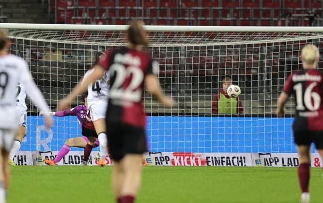 10 12 2025 Soccer Season 2025 2026 1 Womens Soccer Bundesliga 11 Matchday 1 FC Nürnberg FCN Club SG Eintracht Frankfurt SGE Sportfoto Zink DaMa xdaxmax Goal Goal Shot for 3 1 Goalscorer Nastassja Lein 24, 1 FC Nürnberg FCN