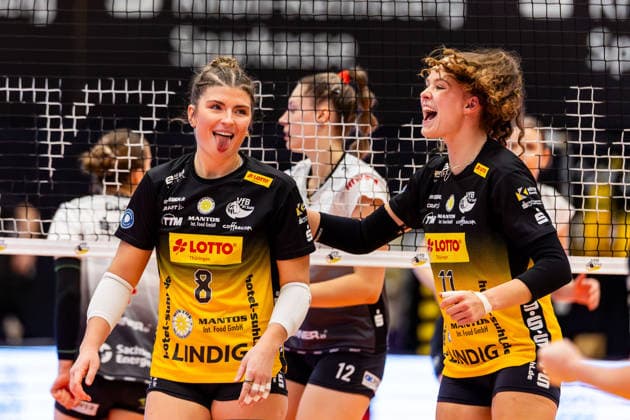 10 12 2025, GER, Volleyball, Women, Season 25 26, ZOI DVV Pokal, Semifinal, VfB 91 Suhl Lotto Thueringen Dresdner SC Mackenzie Foley VfB Suhl Lotto Thueringen , Laura Berger VfB Suhl Lotto Thueringen 98527 Suhl Sporthalle Wolfsgrube Thüringen Germany