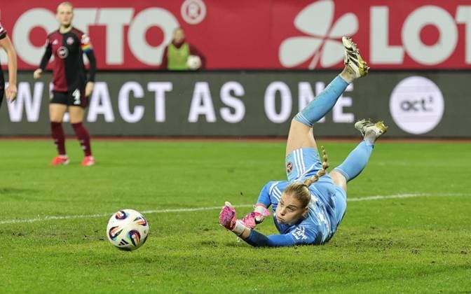 10 12 2025 Soccer Season 2025 2026 1 Womens Soccer Bundesliga 11 Matchday 1 FC Nuremberg FCN Club SG Eintracht Frankfurt SGE Sportfoto Zink DaMa xdaxmax Larissa Rusek 21, 1 FC Nuremberg FCN