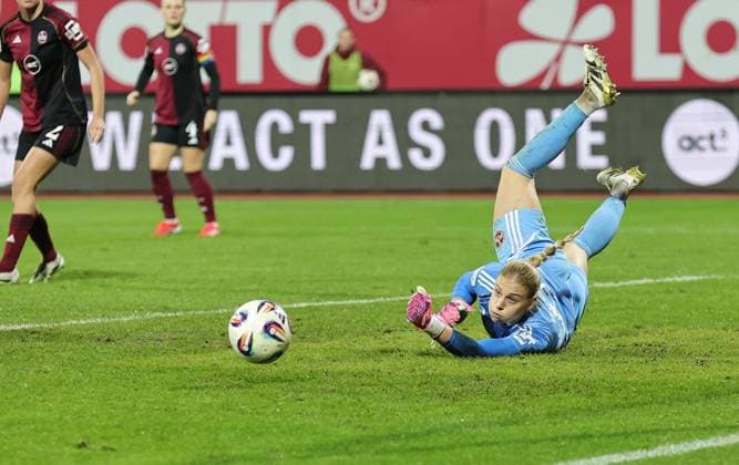 10 12 2025 Soccer Season 2025 2026 1 Womens Soccer Bundesliga 11 Matchday 1 FC Nuremberg FCN Club SG Eintracht Frankfurt SGE Sportfoto Zink DaMa xdaxmax Larissa Rusek 21, 1 FC Nuremberg FCN