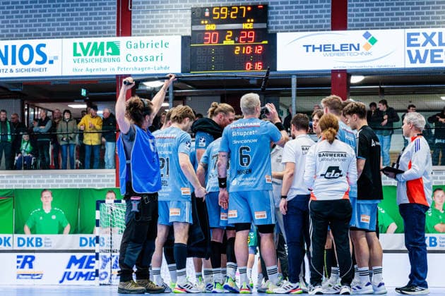 Timeout HC Erlangen GER, GWD Minden vs HC Erlangen, Handball, 1 Bundesliga, Matchday 16, Season 2025 2026, 10 12 2025 GER, GWD Minden vs HC Erlangen, Handball, 1 Bundesliga, Matchday 16, Season 2025 2026, 10 12 2025 Luebbecke Copyright: xEibner-Pressefoto JanxRollingerx EP_JSK