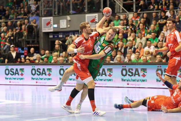 10 12 2025, xgox, Handball Daikin HBL SC Magdeburg MT Melsungen emspor, v l David Mandic Melsungen, 7 , Felix Claar Magdeburg, 7 duel, duel, fight, tackle Magdeburg
