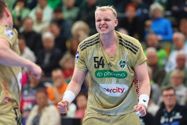 Justus Fischer Hannover Burgdorf cheers HSG Wetzlar vs TSV Hannover Burgdorf, Handball, 1 Bundesliga, 10 12 2025 HSG Wetzlar vs TSV Hannover Burgdorf, Handball, 1 Bundesliga, 10 12 2025 Wetzlar Copyright: xEibner-Pressefotox EP_RWS
