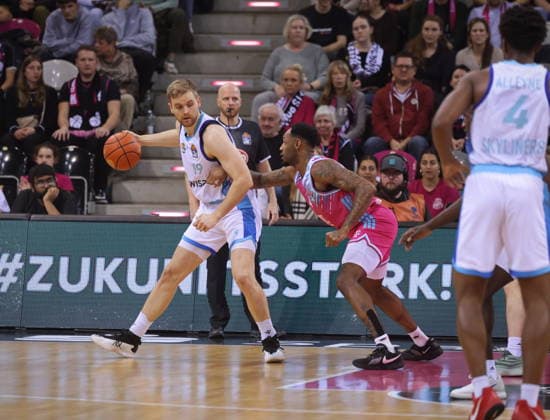 Jeff Garrett Telekom Baskets Bonn vs Till Pape SKYLINERS Frankfurt 11 Speiltag Saison 2025 26