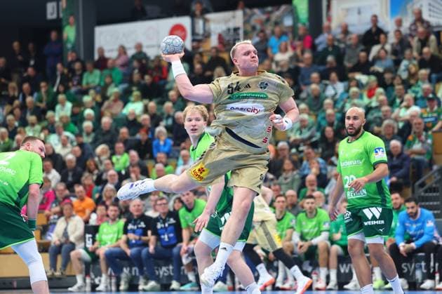 Goal throw by Justus Fischer Hannover Burgdorf HSG Wetzlar vs TSV Hannover Burgdorf, Handball, 1 Bundesliga, 10 12 2025 HSG Wetzlar vs TSV Hannover Burgdorf, Handball, 1 Bundesliga, 10 12 2025 Wetzlar Copyright: xEibner-Pressefotox EP_RWS