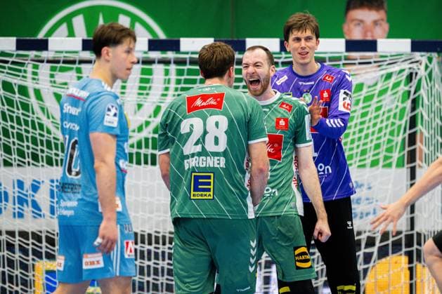 10 12 2025 Handball, 2025 2026, 1 Bundesliga, 16 Matchday, GWD Minden HC Erlangen L R Florian Scheerer Erlangen , Tom Bergner Minden , Alexander Weck Minden , Malte Semisch Minden